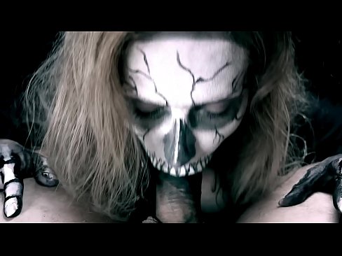 ❤️ Demon jente suger kuk med sin svarte munn og svelger cum. ☑ Russisk porno ved no.bestsexporno.ru ❌️❤